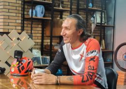 ضبط ویدیو کست پدال شو مصاحبه با افشین رمضانی دوچرخه سوار، مربی دوچرخه سواری و رکورد دار گینس