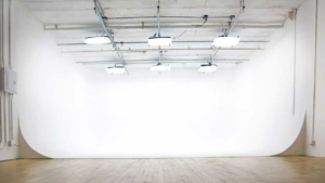 وایت روم با سازه‌های منحنی به نام سیکلوراما یا کرو (Curve)