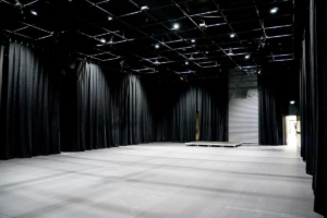 ویژگی‌های یک استودیو بلک باکس حرفه‌ای